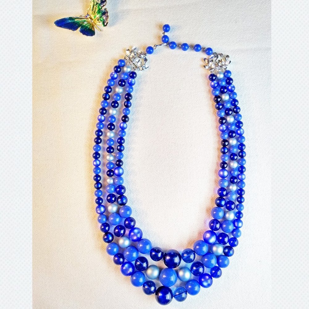 Vintage 60's Blue Beaded Necklace